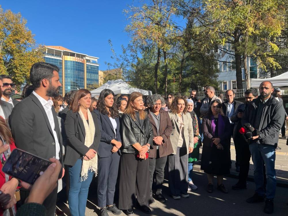 DEM Parti Erzurum Milletvekili Meral Danış Beştaş: 'Bu ülke çocuk mezarlığına dönüşüyor'  - Videolu Haber