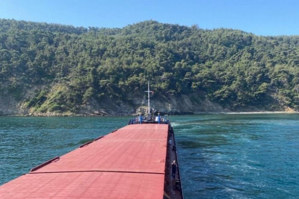 Mudanya'da karaya oturan gemi kurtarıldı