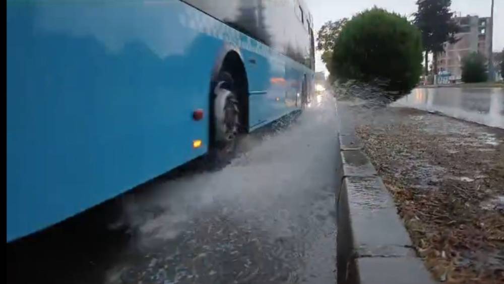 Adıyaman’da beklenen yağmur başladı: Çiftçi sevindi, konteyner kentlerde tedirginlik hakim  - Videolu Haber